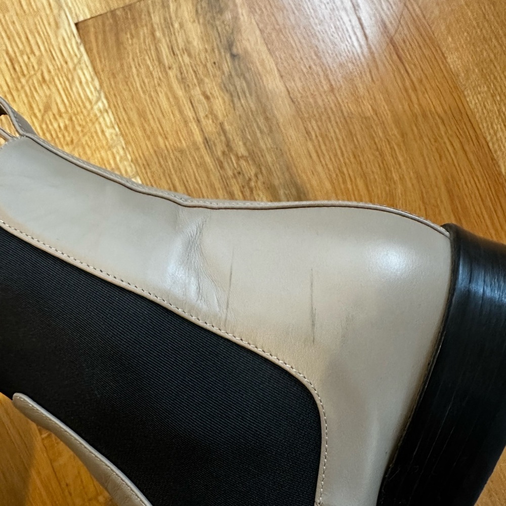 Everlane Two-Tone Chelsea Boots - Picture 9 of 10